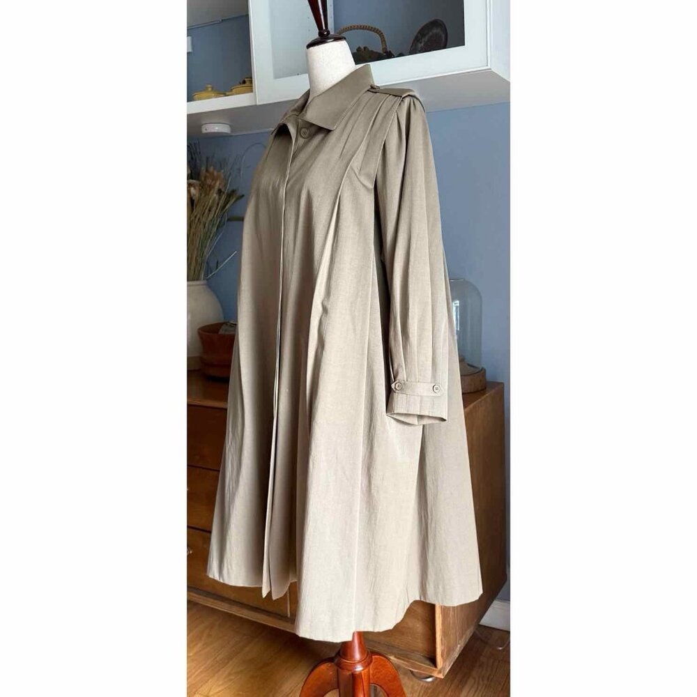Vintage 80’s Pleated Swing Trench Coat in Khaki w/ Removable Liner S/M